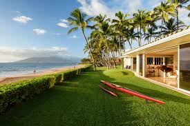 Known As One Of Maui S Most Exclusive Homes This 13 422 Square Foot Beachfront Residence Is Located On World Dream Beach Houses Fancy Houses Exclusive Homes