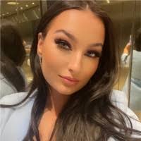 Melissa Brindle's Instagram, Twitter & Facebook