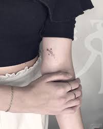 Tattoo Gemaakt Door Renan Sampaio De Uberlandia Shooting Star In De Arm Be Cadente In 2020 Small Star Tattoos Shooting Star Tattoo Star Tattoos