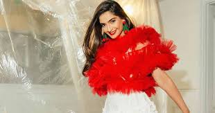 And fashionista sonam kapoor knows it. Did You Know Sonam Kapoor Got 40 A Week From Anil Kapoor Was Fired Within 4 Days From A Job In Singapore Global Circulate