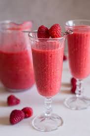 Slushie Au Vin Rouge Vanille Et Baies 10 Recettes De Slushie Au Vin A Siroter Tout L Ete Elle A Table En 2020 Recettes De Cuisine Slushies Recette