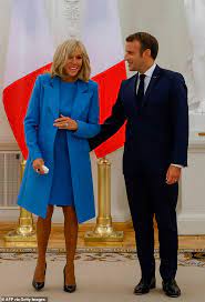 Le festival se tiendra du 25 au 27 juin 2020 16. Julie Gayet And Francois Hollande Call Brigitte Macron The Old One Behind Her Back Newsopener