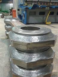 Each cylinder displaces 111,143 cubic inches (1820 liters) and even at its most efficient power setting, the big 14 consumes 1,660 gallons of heavy fuel oil per hour. Huge Connecting Rod Members Gallery Mechanical Engineering