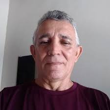 Aí meu Jesus, não aguentei e chorei, tanto garoto novo se perdendo nas  drogas, assaltando gente indefesa, minha filha mesmo ,roubaram o celular  dela,tanto suor pra comprar, e esse rapaz com uma