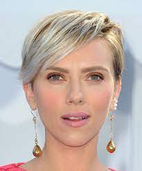 These were pictures privately sent to ryan reynolds , her husband at that time… who coincidentally is the world's luckiest man. 20 Scarlett Johansson Hairstyles Hair Cuts And Colors