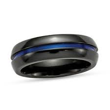 Edward Mirell Men S 7 0mm Comfort Fit Blue Anodized Wedding Band In Black Titanium Zales Black Titanium Contemporary Jewellery Display Wedding Bands