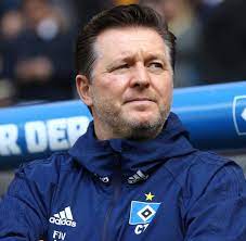 Die ziele müssten ohnehin grenzenlos sein. Hamburger Sv Fans Unterstutzen Trainer Christian Titz Welt