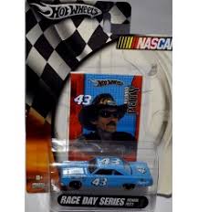 Hot wheels 2010 vintage racing richard petty's 1971 71 plymouth gtx moc. Richard Petty Global Diecast Direct