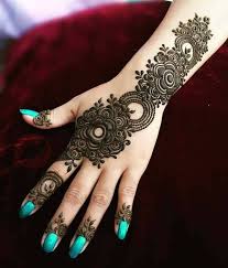 The design on the feet are often utterly coordinated with the one on the hands or are often completely different too. Karwa Chauth Mehndi Designs à¤•à¤°à¤µ à¤š à¤¥ à¤ªà¤° à¤²à¤—à¤µ à¤ à¤¯ à¤² à¤Ÿ à¤¸ à¤Ÿ à¤® à¤¹ à¤¦ à¤¡ à¤œ à¤‡à¤¨ à¤– à¤¬ à¤® à¤² à¤— à¤¤ à¤° à¤« Karwa Chauth Mehndi Designs Trendy Mehndi Design For Karwa Chauth Latest News Updates In