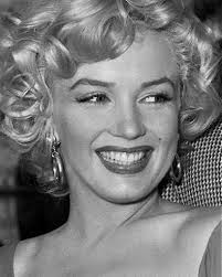 Pin By Mary Borg On Premiere Marilyn Monroe Photos Marilyn Monroe Fashion Marilyn Monroe