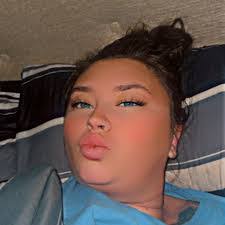 Lacey Purdy's Instagram, Twitter & Facebook