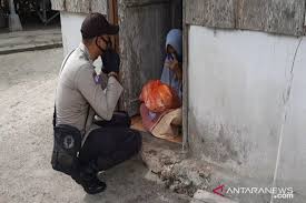 Octopus spa cirebon atau panti pijat arini jaya cirebon jawa barat bukan layanan pijat plus cirebon 2017. Bhabinkamtibmas Di Buton Tengah Sisihkan Gaji Beri Sembako Warga Antara News