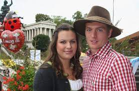 Viele grüße vorm 0:2 unterlief ihm sogar ein bei ihm. Nach Wm Aus Jessica Kroos Postet Liebeserklarung Fur Toni Fussball Stuttgarter Zeitung