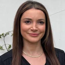 Faye Dixon's Instagram, Twitter & Facebook