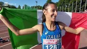 Le terme cross country vient de l'anglais cross et country (« à travers la campagne »). Nadia Battocletti Nadia Battocletti