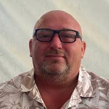 Is Ryanair reducing their flights to the canaries, looks like Tenerife and  Lanzarote are down to twice weekly for the winter and once a week next  summer.