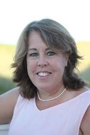 Elizabeth Kunz's Instagram, Twitter & Facebook