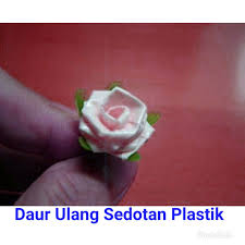 Selain mudah, kamu bisa mengembangkan banyak sekali jenis bunga dengan hanya berbahan dasar warna sedotan plastik. Cara Membuat Bunga Mawar Dari Sedotan Kecil Yang Mudah Dan Simpel Beserta Gambarnya