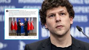 Amerykański aktor oficjalnie Polakiem! Jesse Eisenberg otrzymał polskie  obywatelstwo