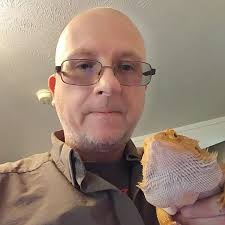 How to make proper eye contact without being weird?