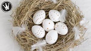 Ei schablone zum ausdrucken ei menina moldes 2020 06 24. Diy Osterdeko Selber Machen Eier Mit Lochmuster Ruck Zuck Heu Nest Basteln Tipps Und Tricks Youtube