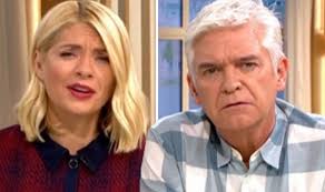 ITV This Morning: Holly Willoughby LEAVES Phillip Schofield before 'witch'  segment