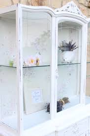Si tu comedor cuenta con ventanas, las cortinas son infaltables, tanto para privacidad como decoración. Restaurar Una Vitrina Le Palier Hogares Con Alma