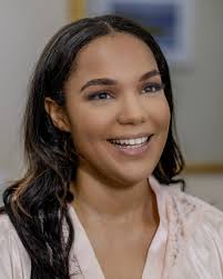 From the blog: Sara and Andre's wedding was planned in less than two  months. Andre proposed to her