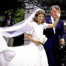 Caroline Kennedy Wedding Dress Designer 24 Dressi Caroline Kennedy Wedding Dress Kennedy Wedding Dress Caroline Kennedy Wedding