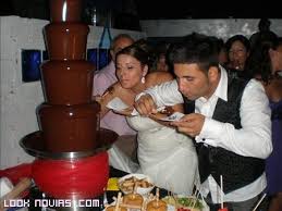 Date un chapuzón en la boda, dale a los. Fuente De Chocolate Para Bodas Look Novias