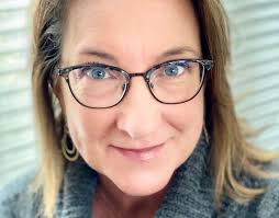 Kim Segar's Instagram, Twitter & Facebook