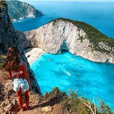 Dinî festivaller dışında patras karnavalı , atina festivali ve çeşitli yerel şarap festivalleri de mevcuttur. Yunanistan Tatil