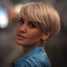 Julie Vickers (juliepatriciavi)