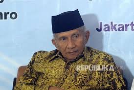 He was one of the leaders of the reform movement that forced the resignation of president suharto in 1998. Amien Rais Ada Kebohongan Nasional Tutupi Kebangkitan Komunisme Republika Online