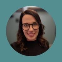 Kelly Sharp's Instagram, Twitter & Facebook