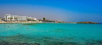 Die region ayia napa/protaras wartet mit traumhaften sandstränden auf sie und überall auf der insel können bei bester wasserqualität ungetrübten badespaß genießen. Zypern Ayia Napa Nissi Beach Resort Strand Meer Landschaft Sommer Tourismus Urlaube Ferien Pikist