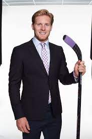 I think the one thing that impresses me is he is vocal but not too vocal, he just seems to know the right things to say at the right times and. Gabriel Landeskog Colorado Avalanche Landy Comes With The Purchase Of The Hfc Tie Right Hockey Fights Hot Hockey Players Hockey