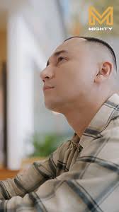 Hi RiJakers! Adrian Takndare, musisi berbakat asal Ambon yang dikenal  sebagai penyanyi Gospel dan lagu rohani, kini mulai merambah industri musik  Indonesia dengan merilis single sekuler berjudul "Dengar Cintaku". Lagu ini  ditulis