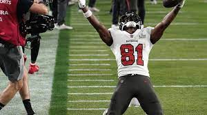 Antonio brown is an american professional footballer. Buccaneers Re Sign Wr Antonio Brown Wfla