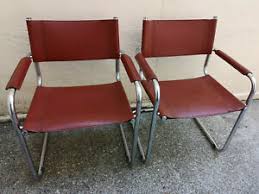 La chaise wassily, comme beaucoup d'autres objets de design du mouvement moderne , a été produite en série à partir des années 1960, et est toujours disponible maintenant comme objet devenu un classique. Breuer Dans Chaises Et Fauteuils Du Xxe Siecle Ebay