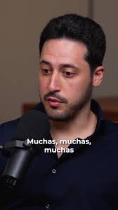 Adrian Mateos Jugando