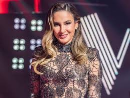 She is 40 years old and is a cancer. Claudia Leitte Entrega As Primeiras Performances De Agradece No The Voice E Domingao Do Faustao Popline