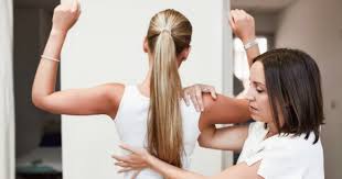 Sakit kepala sebelah kiri bisa disebabkan gaya hidup tak sehat sampai penyakit tertentu. 6 Penyebab Dan Cara Mengatasi Sakit Pundak Popmama Com