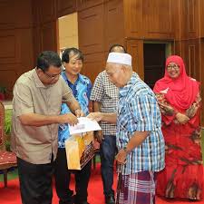 Jauharku Program Kasih Aidil Fitri Yayasan Majlis Daerah Segamat Yayasan Majlis Daerah Segamat Hari Ini Telah Menyampaikan Glassware Plastic Cup Tableware