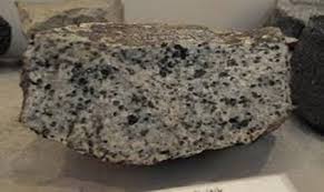 Kandungan emas sebagai inklusi juga kadang dapat ditemui dalam perak dan batuan yang mengandung tembaga. Katalog Media Bpmpk