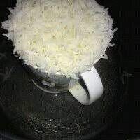 Kita basuh dulu beras ni bagi bersih 2nd. Namakucella Masak Nasi Dalam Cawan