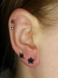 This Is My Very First Stretch Of My Right Ear Lobe Piercing I Was Already At 2mm 12g Before Starting To Stretch So Today I Went Up To 2 5mm 10g Putting Th