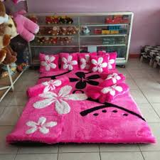 Karpet bulu motif kotak terbuat dari bahan rasfur / bahan boneka yang lembut dan nyaman untuk digunakan bersantai bersama keluarga, disamping lembut karpet bulu berbagai motif ini juga empuk karena berisi busa tebal 3 cm dan tebal keseluruhan karpet sekitar 5 cm. Fullset Karpet Karakter Bulu Rasfur Motif Bunga Shopee Indonesia