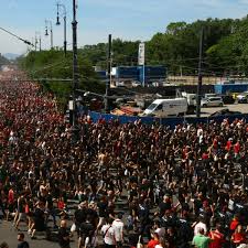 Das problem für die deutsche defensive: Etwa 25 000 Zuschauer Bei Fanmarsch In Budapest