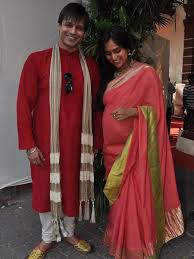 Vivek choudhary is the famous tik tok star and model from india. Looks Like Bollywood Actor Vivek Oberoi And Wife Priyanka Alva Are In Seventh Heaven And Why Traditional Indian Outfits Indian Celebrities Traditional Outfits